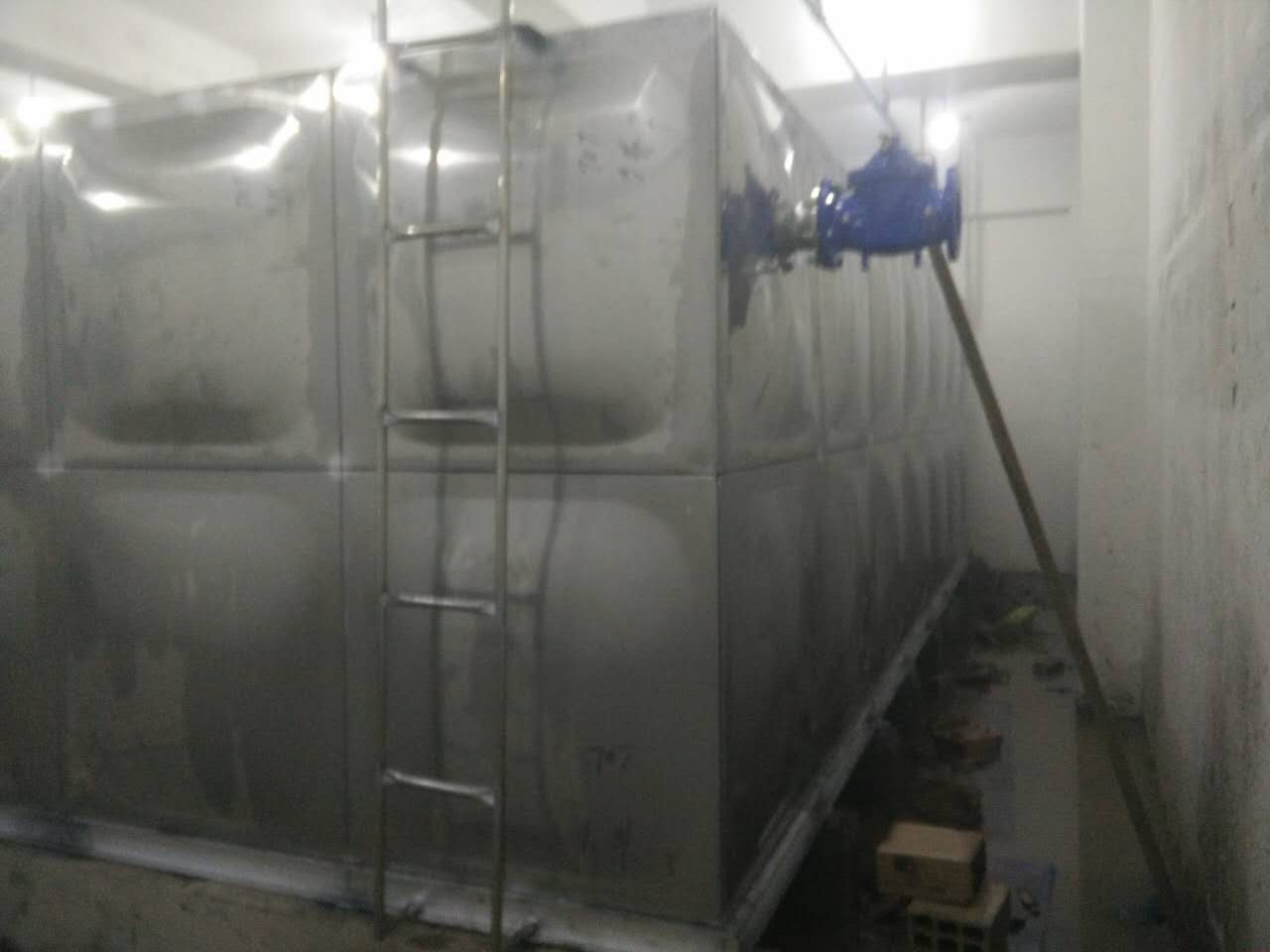 安徽省宿州市碭山縣萬景觀邸小區70立方316L不銹鋼水箱案例